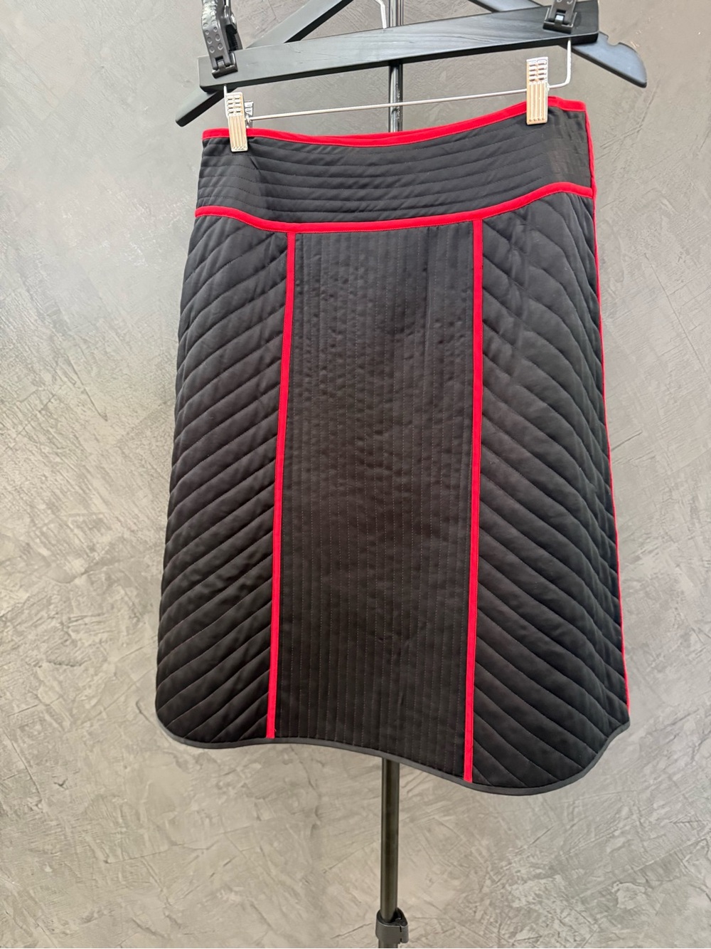 NWOT DKNY Black Quilted A-Line Skirt with Red Piping size 6